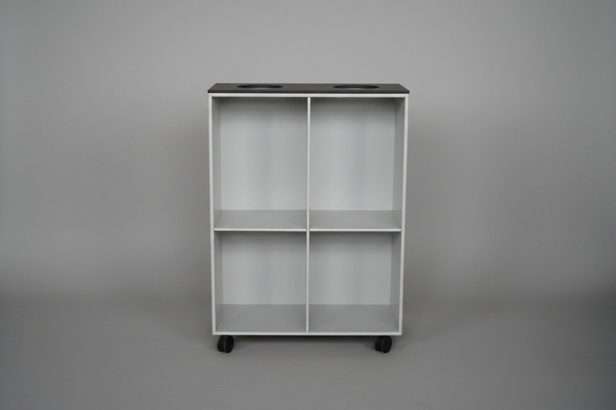 Montana miljøstationsreol med 4 rum på hjul set forfra i klassisk design