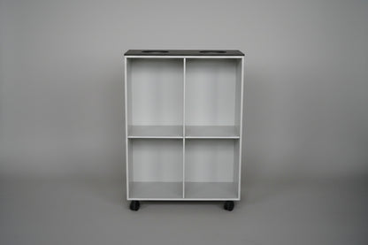 Montana miljøstationsreol med 4 rum på hjul set forfra i klassisk design