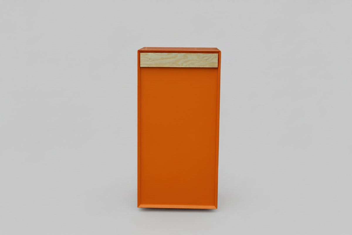 Montana Wardrobe RP16 orange reolmodul designet af Peter J. Lassen – set bagfra
