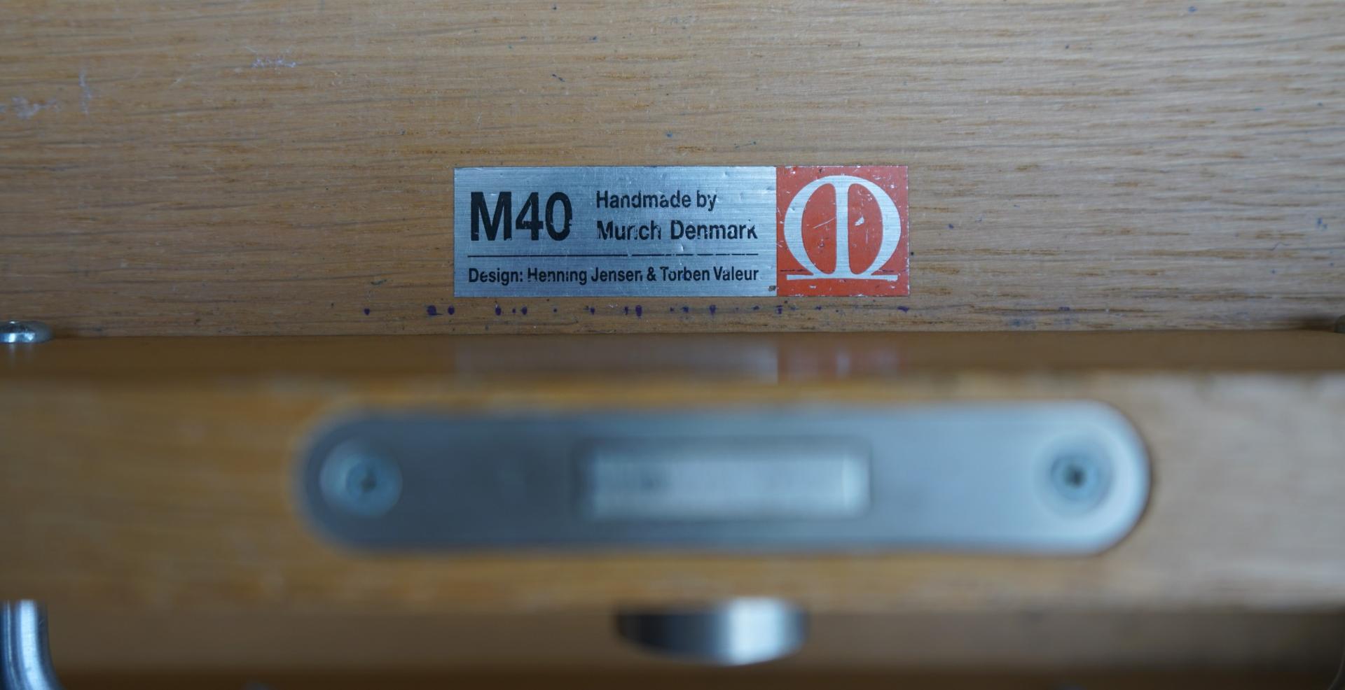 Betjeningsknapper på Munch Denmark M40 Hæve-sænkebord – elektrisk højdejustering med ergonomisk kontrol