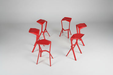 Sæt med 6 røde Mura barstole i plastik samlet