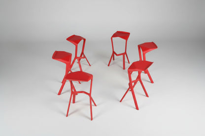 Sæt med 6 røde Mura barstole i plastik samlet