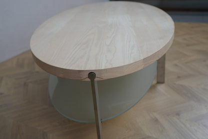Sofabord AK-972 i eg, glas og stålben – dansk design af Aksel Kjersgaard.