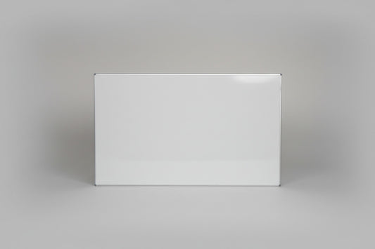 Nobo hvidt magnetisk whiteboard med aluramme og beslag set forfra