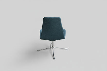 Offecct loungestol i blå uld set bagfra med elegant krom stel og tidløst loungedesign.