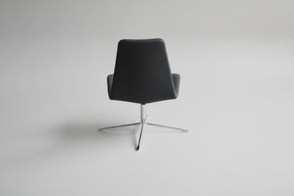 Offecct loungestol i mørkegrå uld set bagfra med moderne design og elegant krom stel.