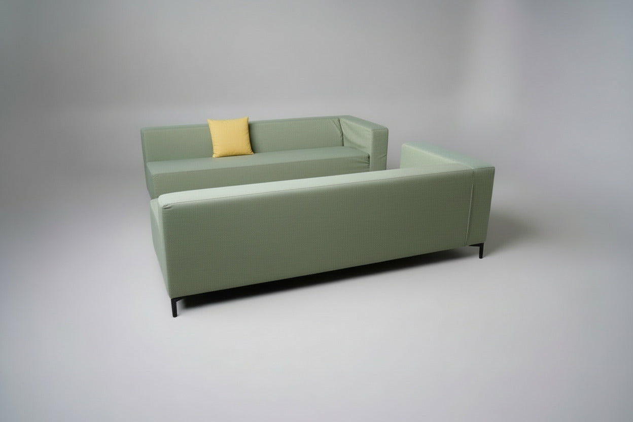 Sæt med 2 grønne Offecct sofaer med moderne design – frontvisning