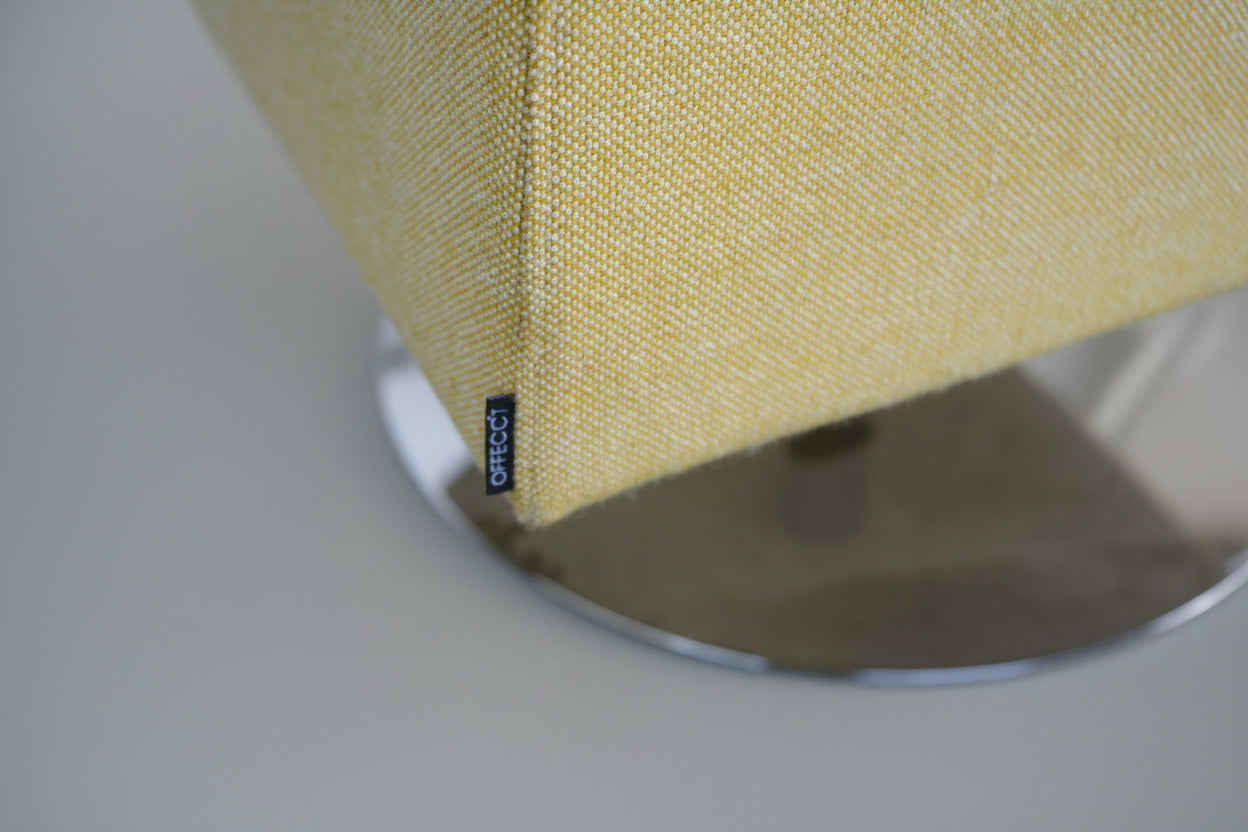 OFFECCT logo på Solitaire loungestol designet af Alfredo Häberli