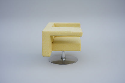 OFFECCT Solitaire gul loungestol med bord og krom stel set fra siden