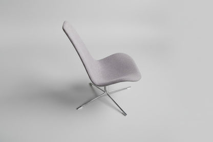 Offecct Spoon High loungestol i grå uld set fra siden med elegant krom stel og komfortabel 40 cm siddehøjde.