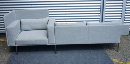 Offect loungesofa 280x96 i grå set bagfra, modulopbygget og funktionel sofa til professionelle miljøer.