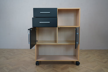 Opbevaringsskab med skuffer, åbne hylder og dobbeltdøre – set forfra åbent, 92x38x120 cm