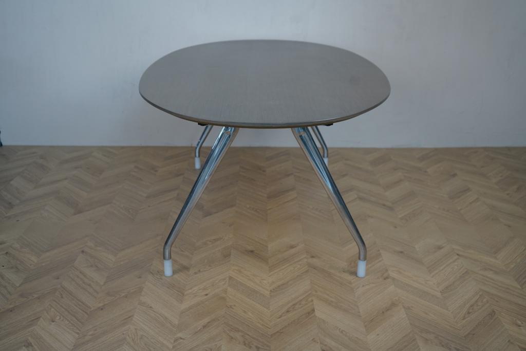 Ovalt mødebord i valnød 200x108 cm – set på afstand i fuld visning