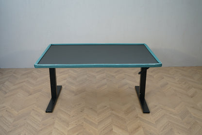 Paustian hæve-sænkebord 140x90 cm pakket og klar til transport set forfra.