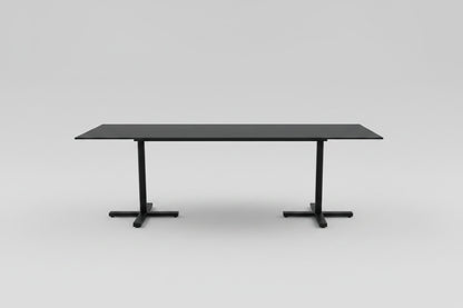 Paustian konferencebord 240x80 cm med sort linoleum og sort stel set forfra