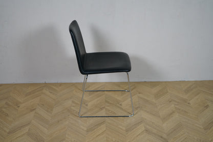 Paustian Spinal 44 konferencestol set fra siden med krom stel og ergonomisk form.