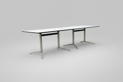 Paustian Spinal konferencebord 400x90 cm set nedenfra med stel i børstet stål