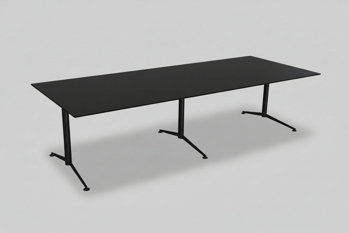 Paustian Spinal konferencebord 310x110 cm set lige forfra – moderne hvidt mødebord med krom stel