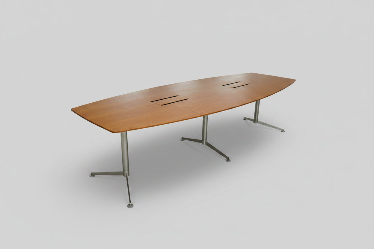 Paustian Spinal konferencebord i kirsebærfinér 280x110 cm med tøndeformet design – frontvisning