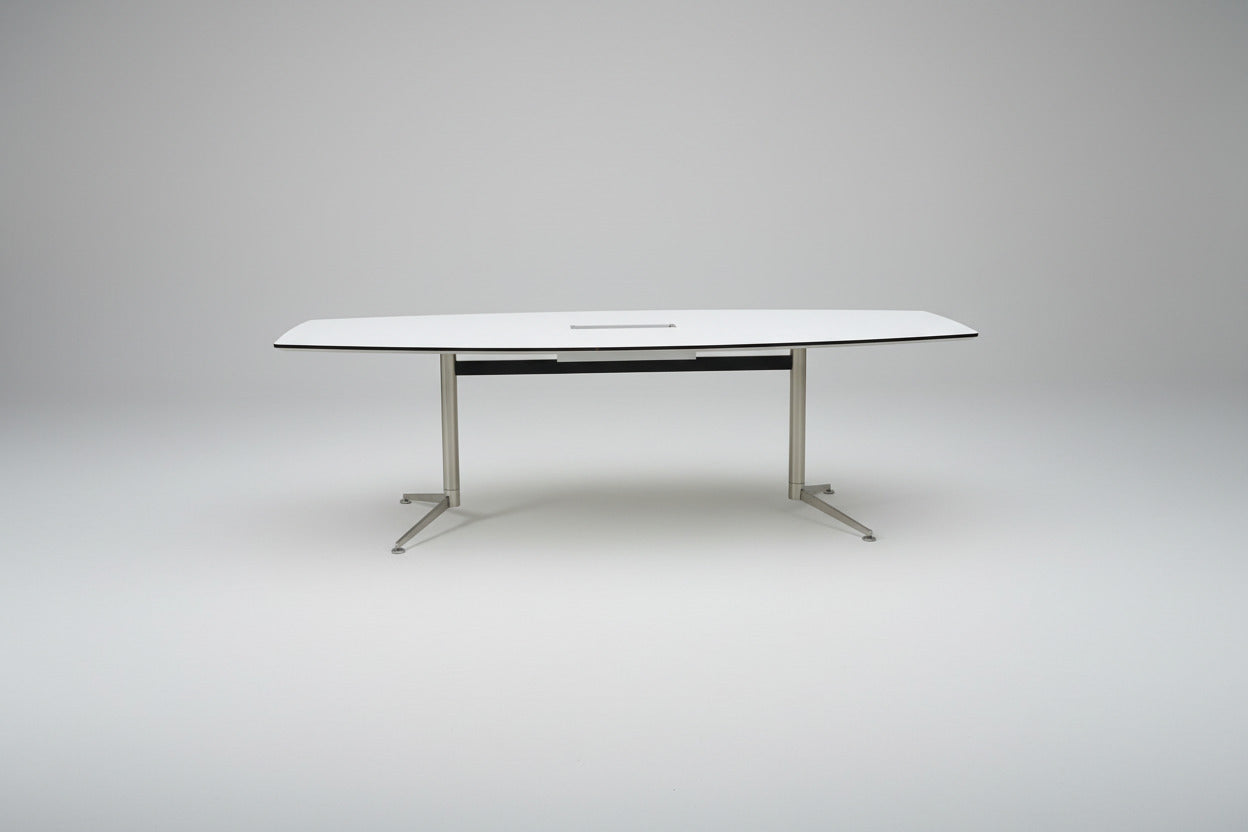 Paustian Spinal konferencebord 240x110 cm med hvid laminat og børstet stålstel set forfra