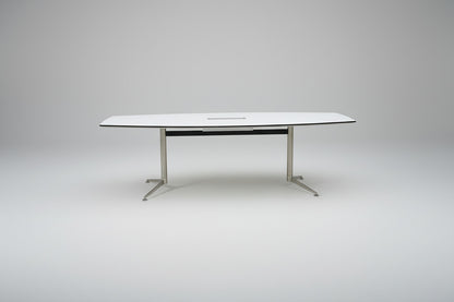 Paustian Spinal konferencebord 240x110 cm med hvid laminat og børstet stålstel set forfra