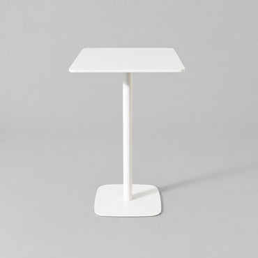 Pedrali Stylus ståbord 70x70 cm H105 med hvid bordplade og afrundede hjørner – set forfra