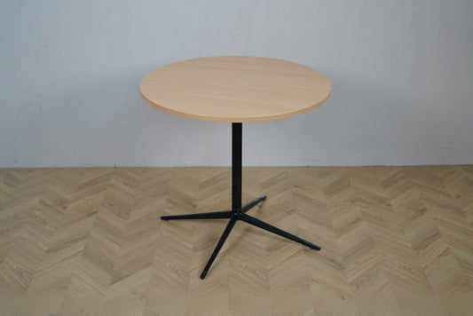Profim rundt cafébord med bøge bordplade og sort stel Ø80 cm set forfra

