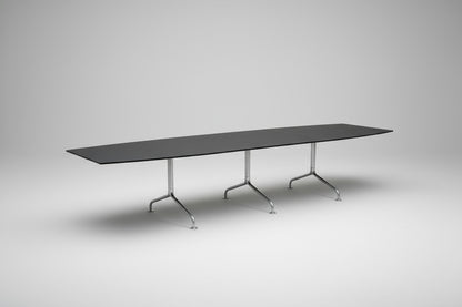 Randers+Radius mødebord i sort linoleum med krom stel set fra siden – 420x120 cm