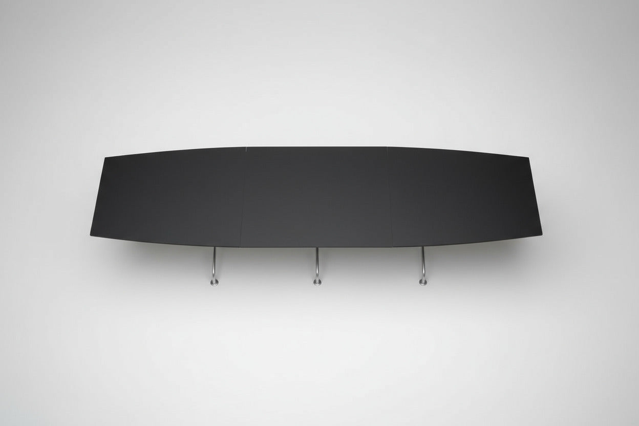 Randers+Radius sort mødebord i linoleum set fra skrå vinkel – konferencebord 420x120 cm