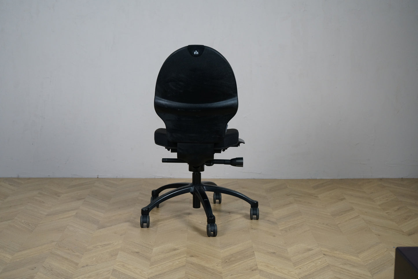 RH Extend sort kontorstol set bagfra