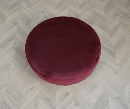 Topbillede af rund rød velourpuf med diameter 70 cm