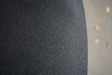 Close-up af Savo Eos kontorstolens polstring og vip-mekanisme i ergonomisk design