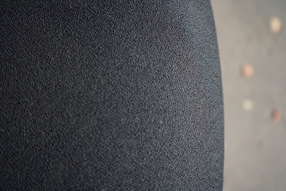 Close-up af Savo Eos kontorstolens polstring og vip-mekanisme i ergonomisk design