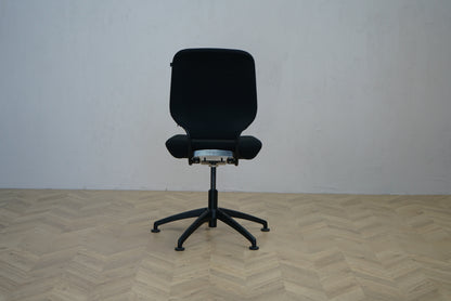 Savo sort mødestol bagfra med ergonomisk ryglæn