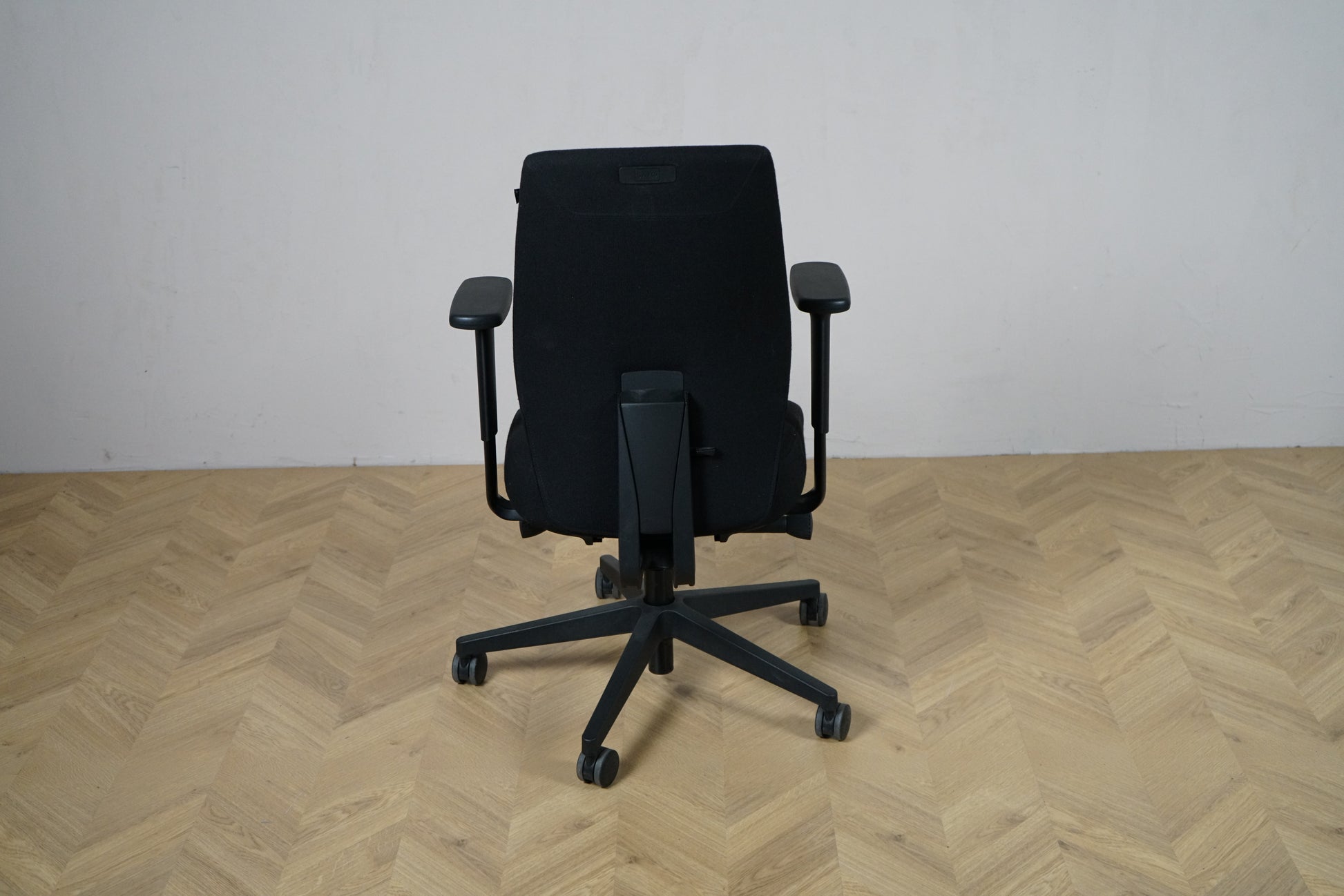 Savo Soul kontorstol set bagfra med sort stel og gummibanehjul