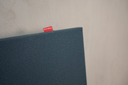 Scan Sørlie logo på mørkeblå bordskærm