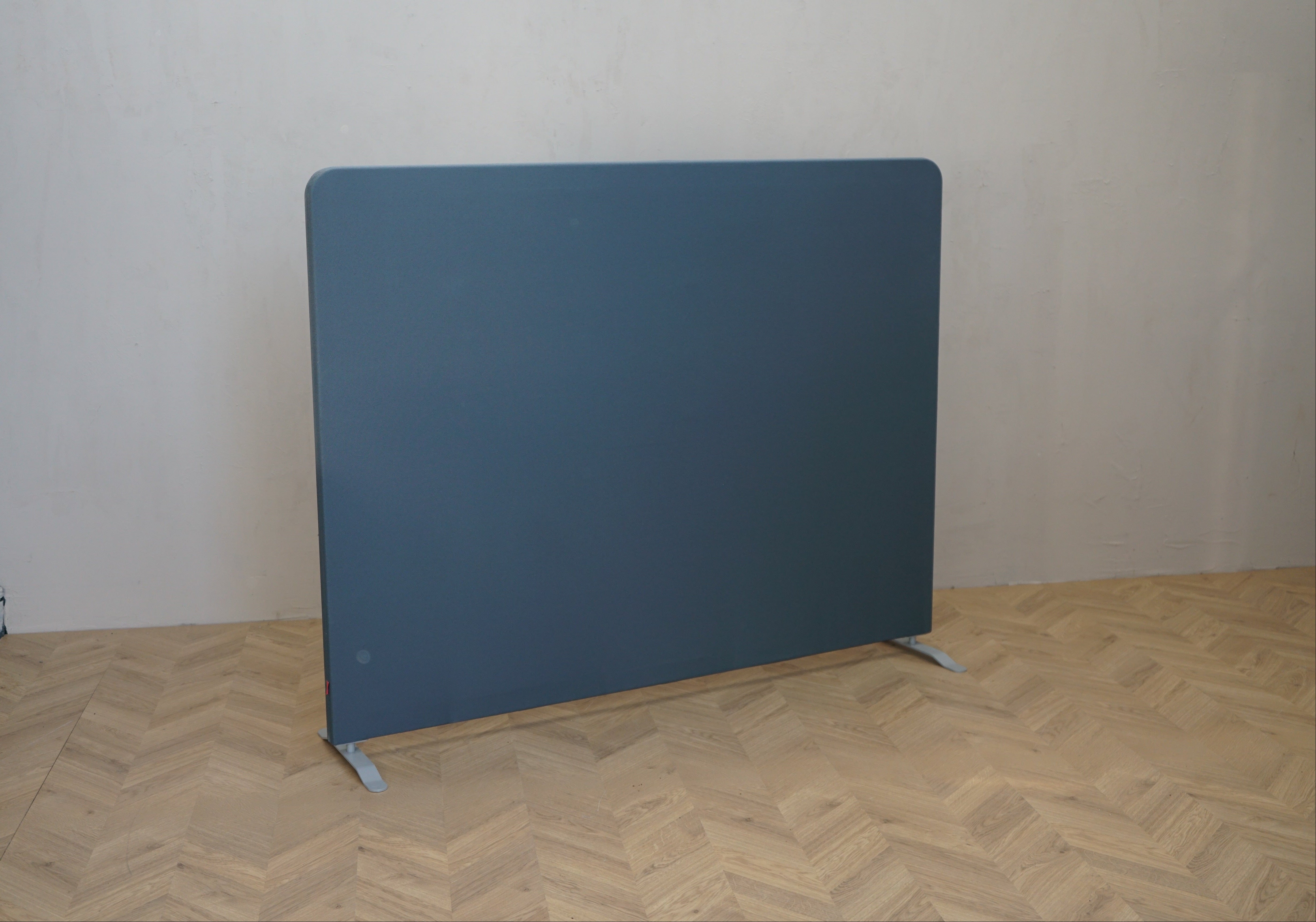 Scan Sørlie skillevæg i gråblå Xtreme 125x160 cm set skråt