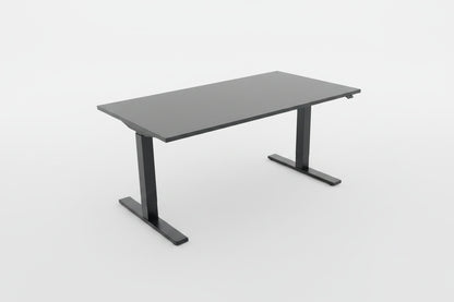 ScanOffice hæve-sænkebord 140x80 cm med antracitgrå laminatbordplade, antracitgråt stel og sort kabelbakke set forfra.