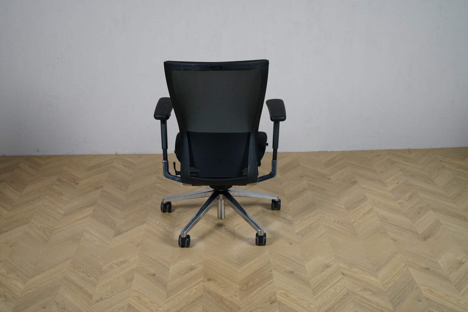 Sidiz Techo T50 kontorstol set bagfra med åndbar mesh-ryg