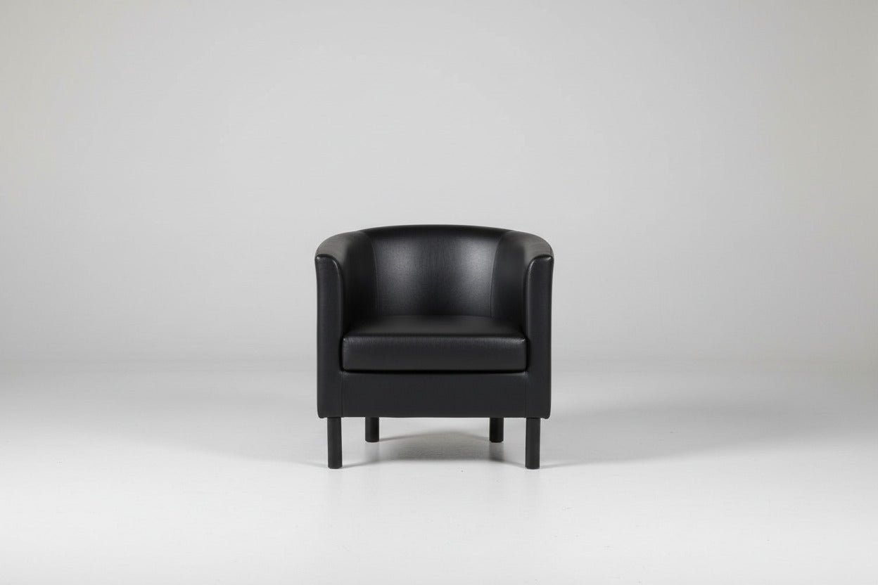 Sort loungestol i læder set forfra