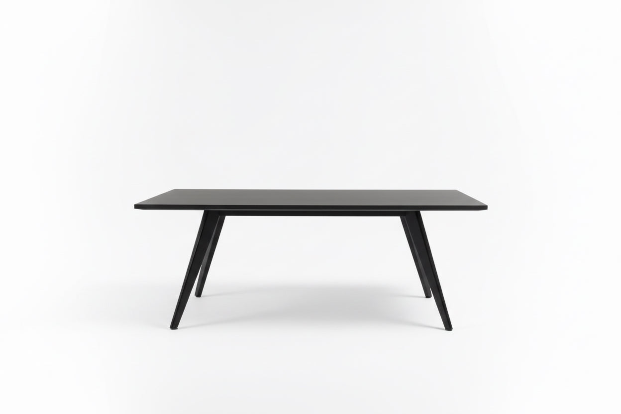 Sort spisebord 200×100 cm set forfra – velegnet som kantine- og mødebord