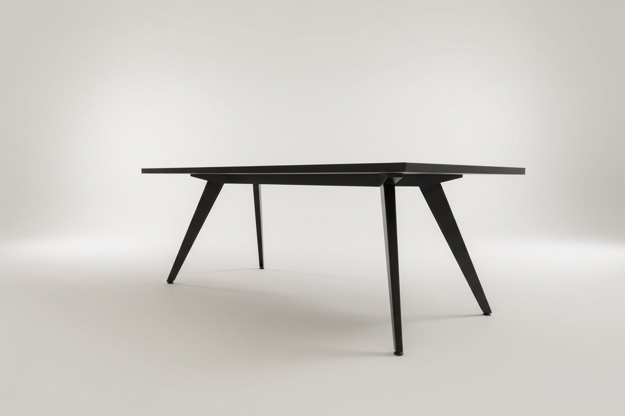 Understel og ben på sort spisebord 200×100 cm set nedefra