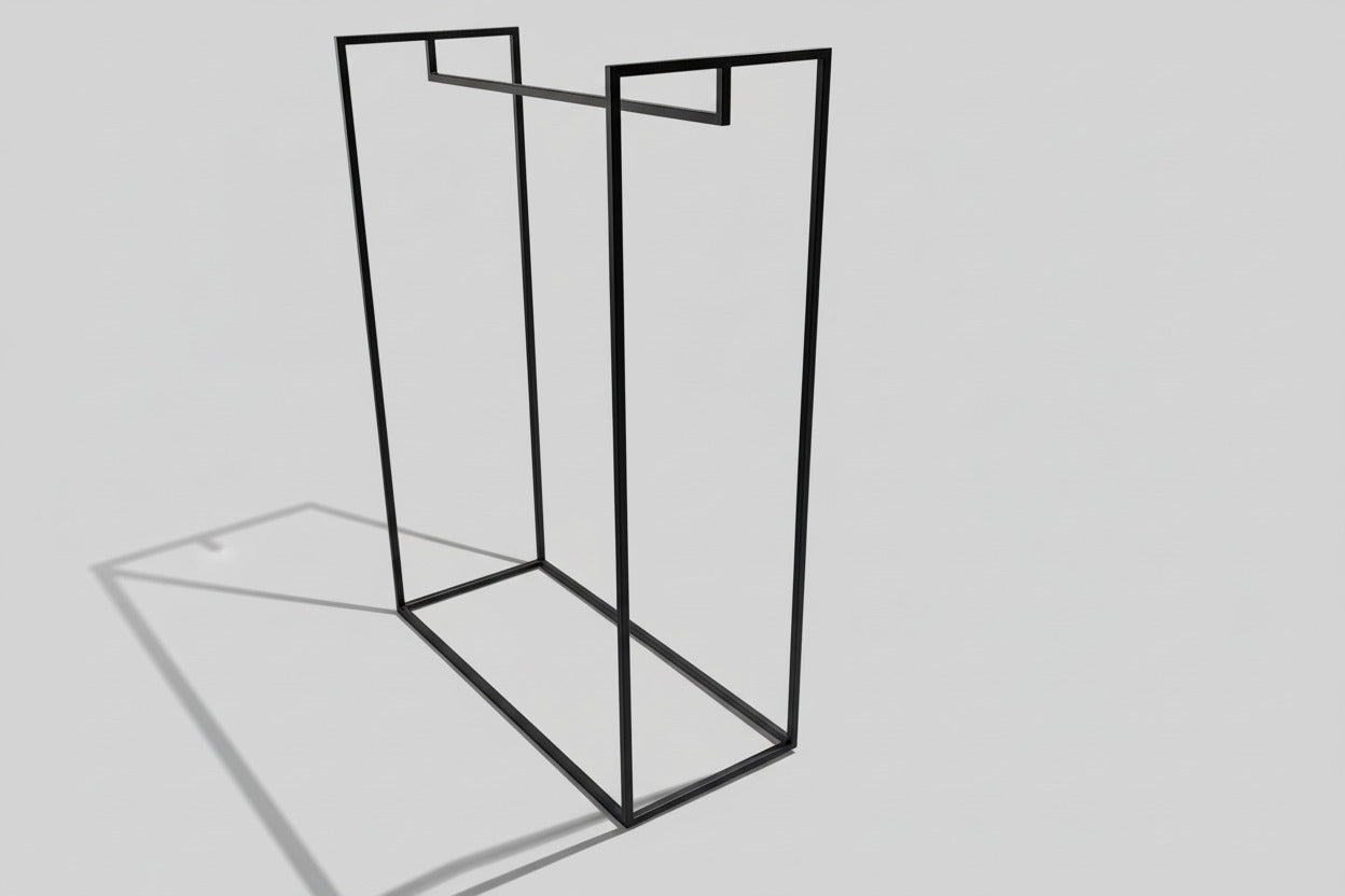 Tøjstativ i sort pulverlakeret stål set ovenfra med rørformet konstruktion