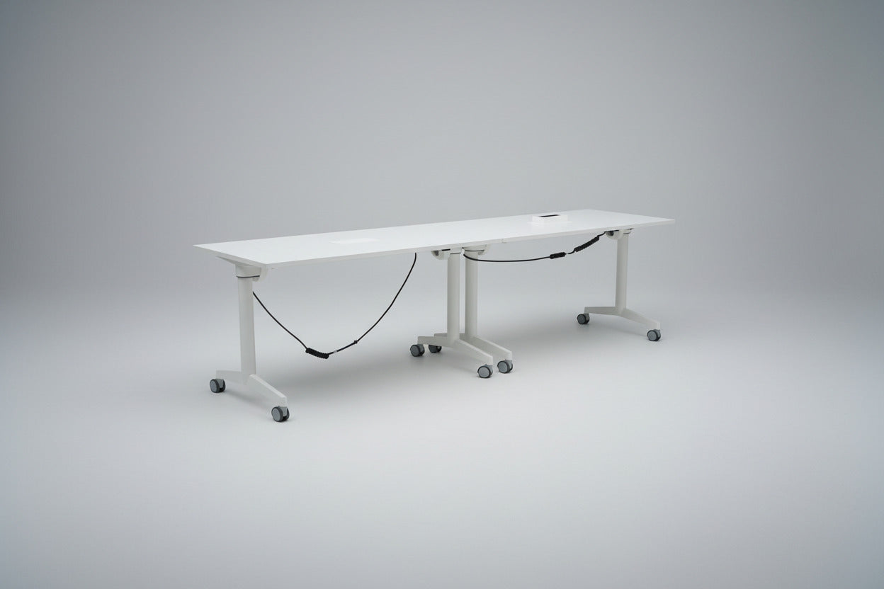 To Steelcase klapborde på hjul i hvid laminat opstillet sammen