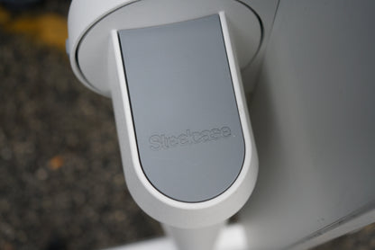 Steelcase logo på klapbord i hvid laminat