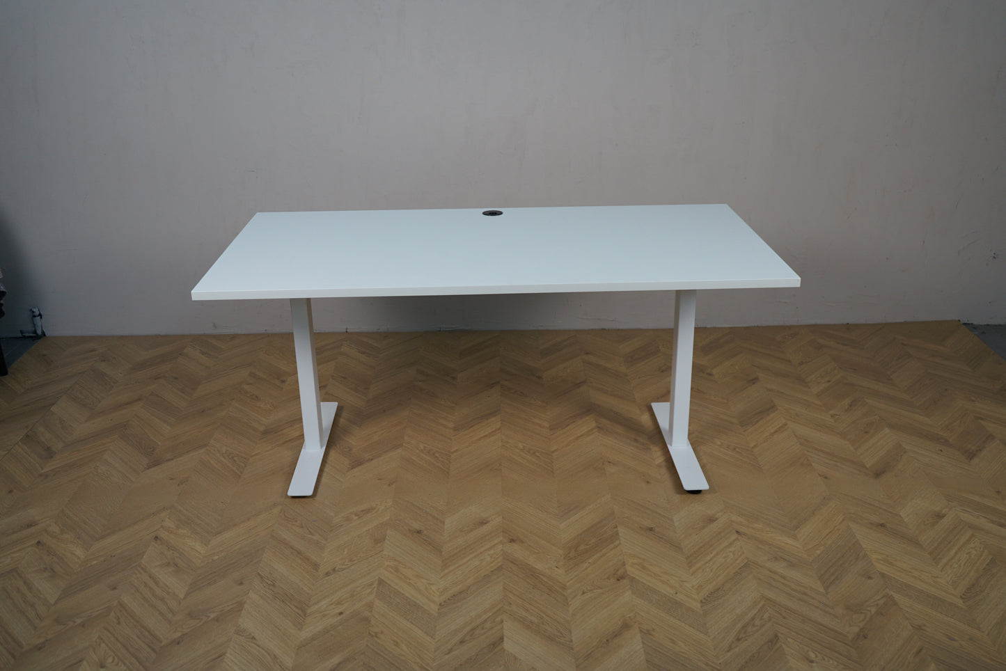 Swedstyle hæve-sænkebord 160x80 cm i hvid set fra skrå vinkel