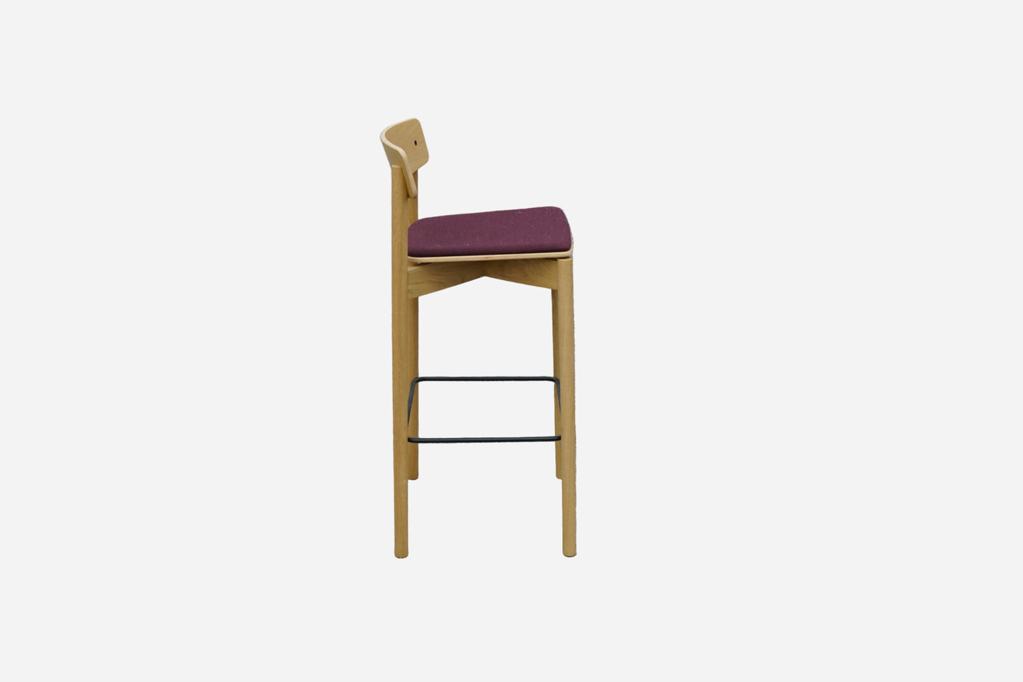 TAKT T16 Cross Bar Chair barstol designet af Pearson Lloyd set fra siden