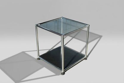 USM Haller sideborde i glas med kromstel og sort bundhylde, sæt med 2 stk. i målene 40x40x44 cm, set lige forfra.