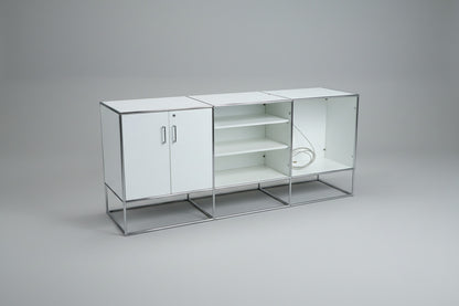 USM Haller hvidt modulopbygget opbevaringsmøbel 228x100 cm – skrå vinkel