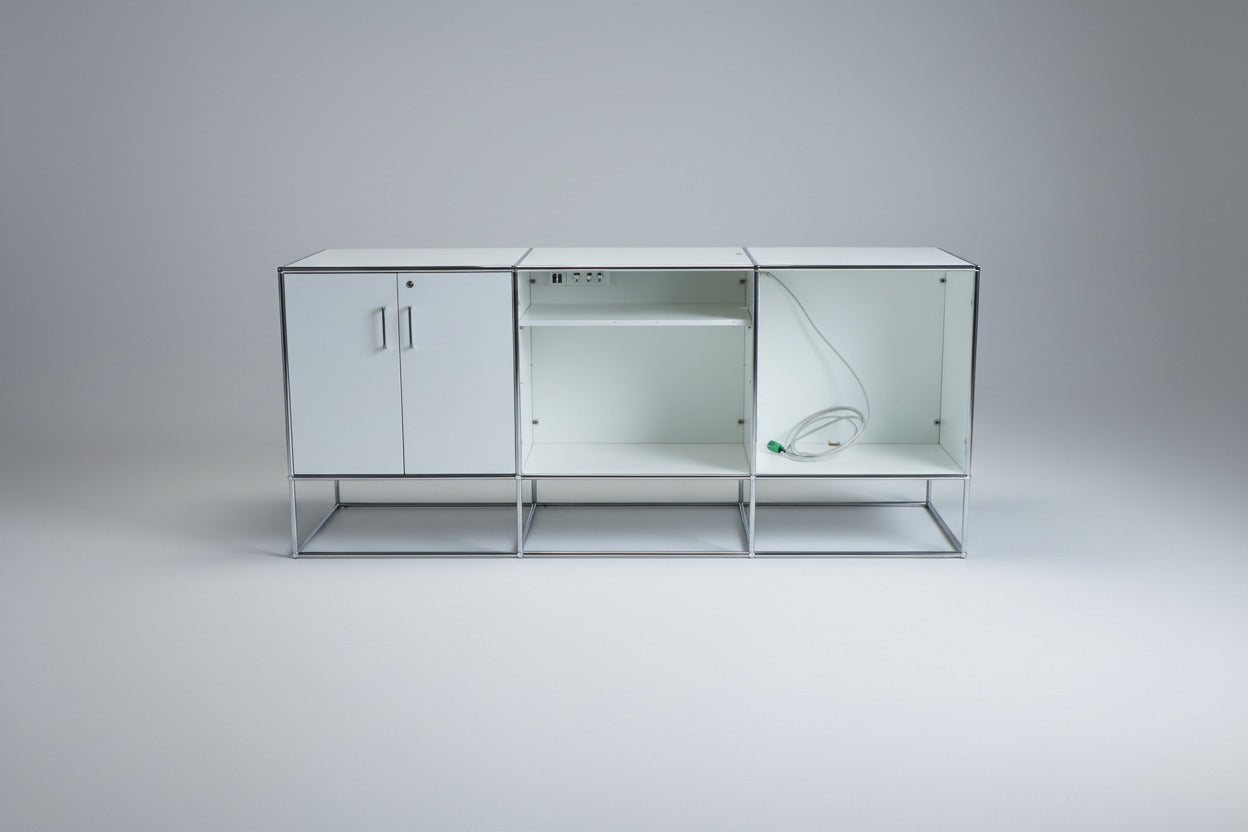 USM Haller hvid reol 228x100 cm – set forfra